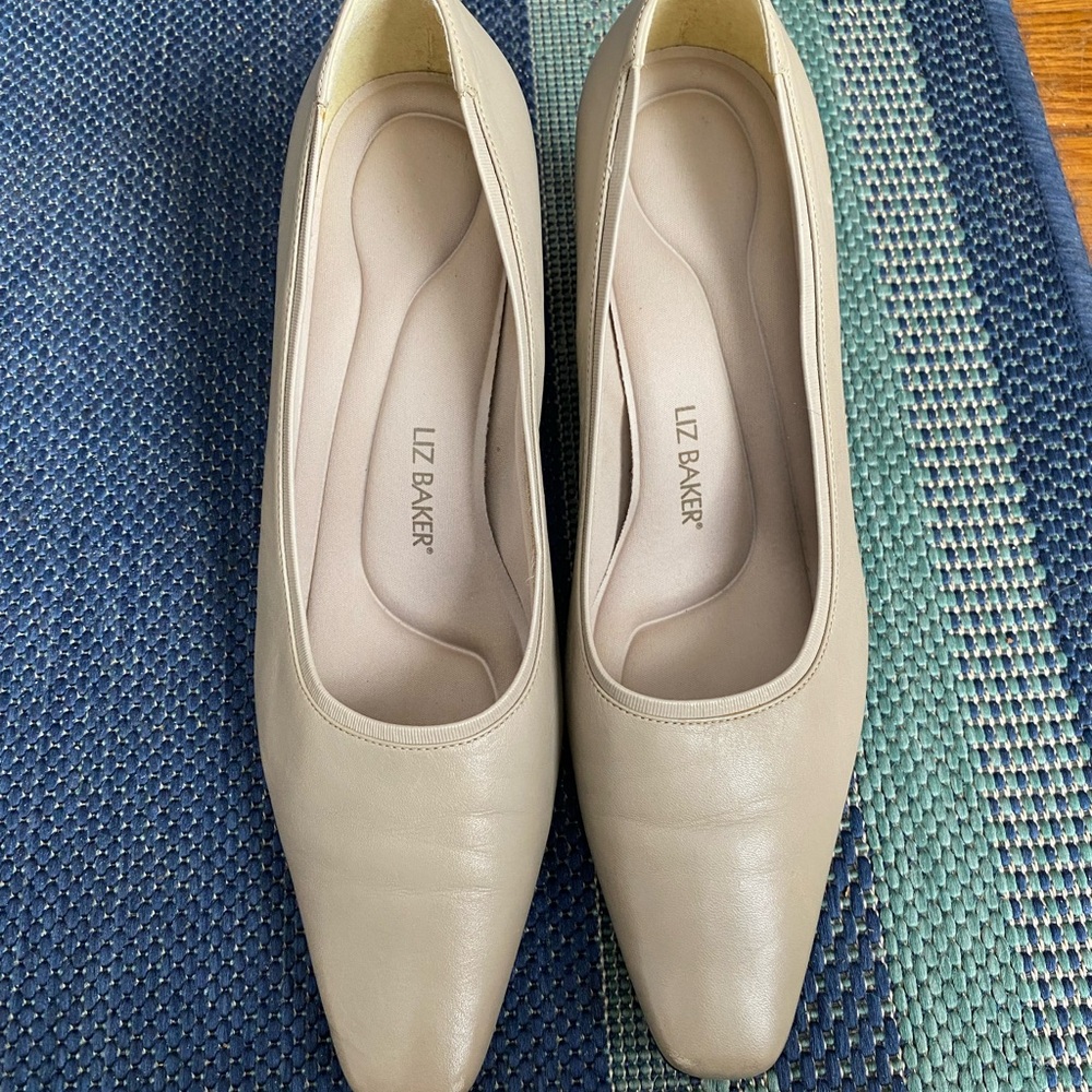 Liz Baker Women's Tan Flats
